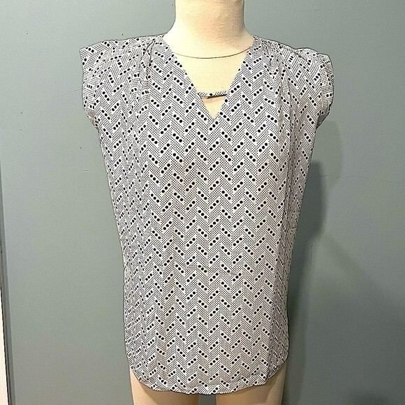 NWT Banana Republic Black & White Print Drapey V-Neck Dolman Tank Top Size XS - Picture 2 of 10